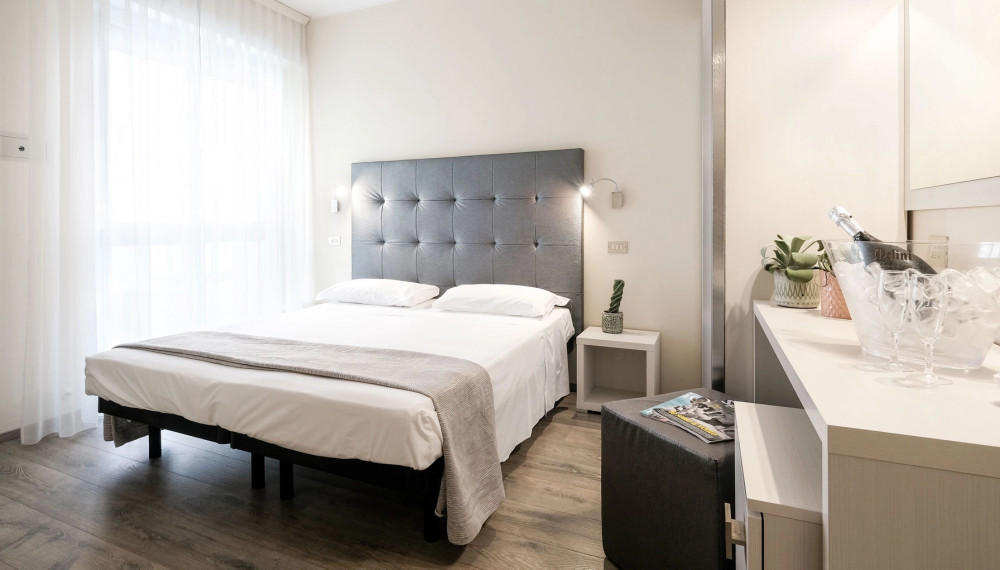 media.Slide-Camera-Elite-01-Hotel-Thea