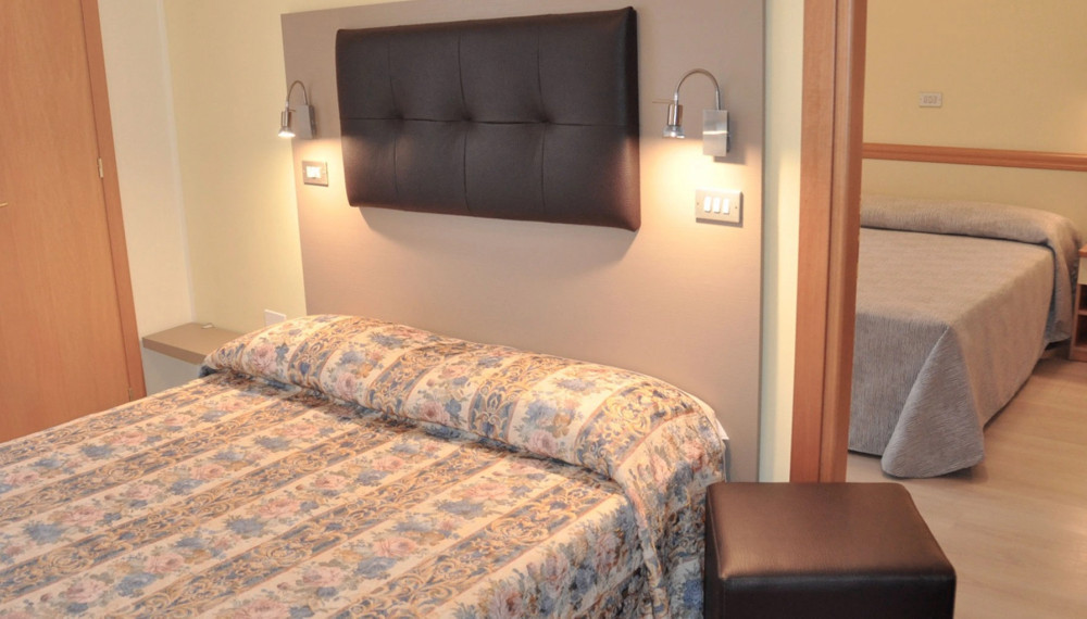 media.Slide-Family-01.1Hotel-Thea